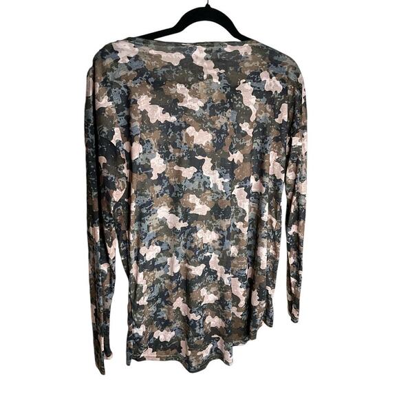 Forever 21 Shirt Studded Shoulders Long Sleeves Camo Green Womens Medium NWT - Picture 2 of 5